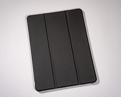 MAGNETICA CON TAPA DE CUERO NEGRO 2 IPAD PRO 10,5