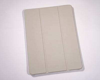MAGNETICA CON TAPA DE CUERO BLANCO INVIERNO IPAD 5TA/6TA GENERACION