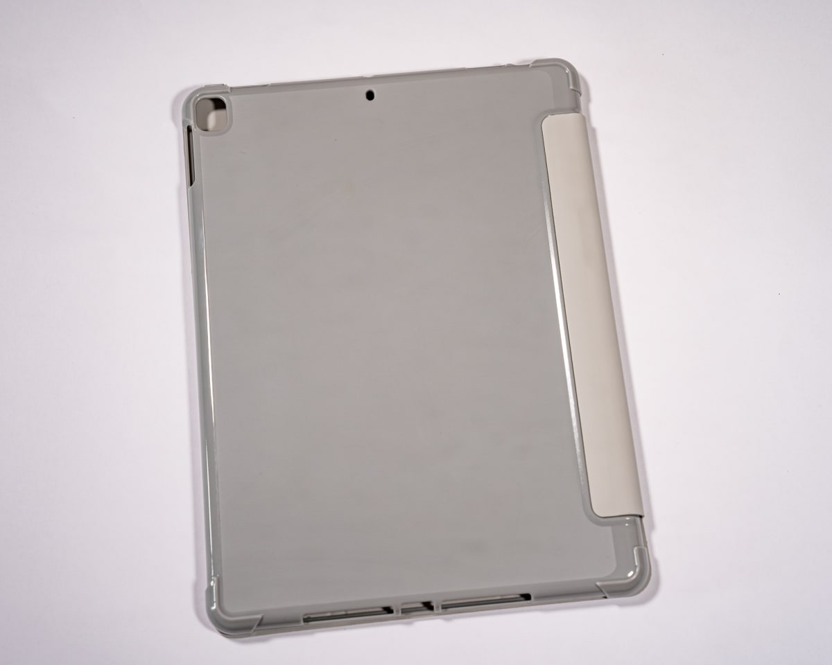 MAGNETICA CON TAPA DE CUERO BLANCO INVIERNO IPAD 10,2 7MA/8VA/9NA GENERACION3