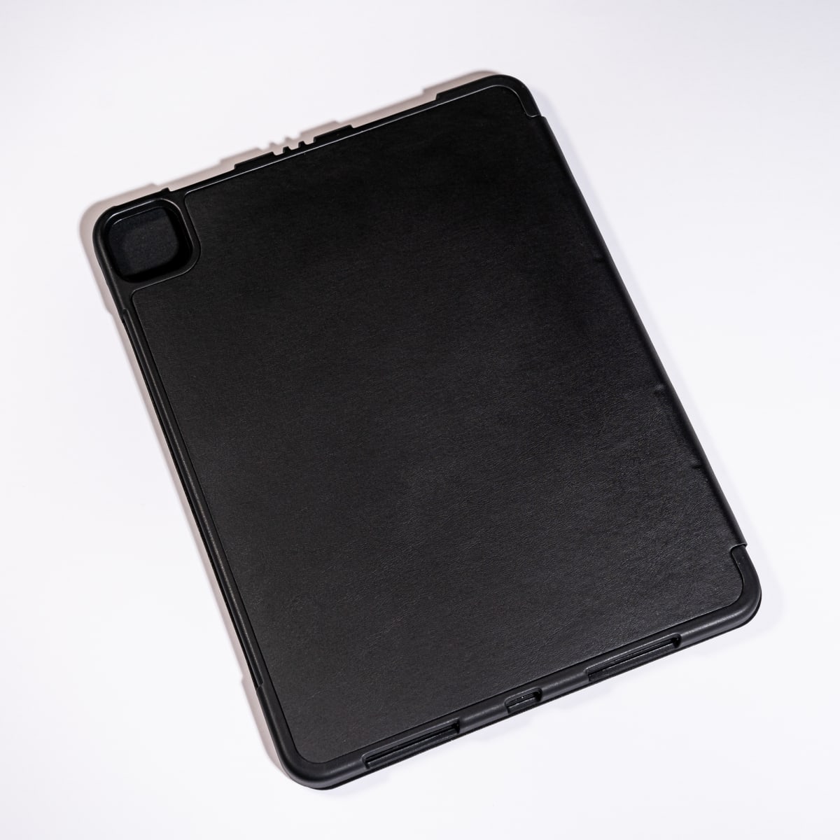 MAGNETICA CON TAPA DE CUERO NEGRO IPAD 11´´ PRO DE 1RA/2DA/3RA GENERACION1