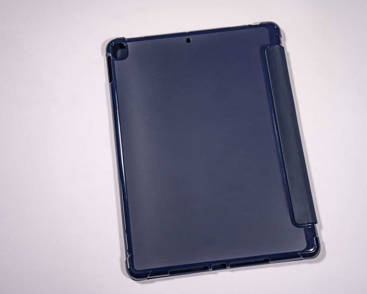MAGNETICA CON TAPA DE CUERO AZUL IPAD 5TA/6TA GENERACION3