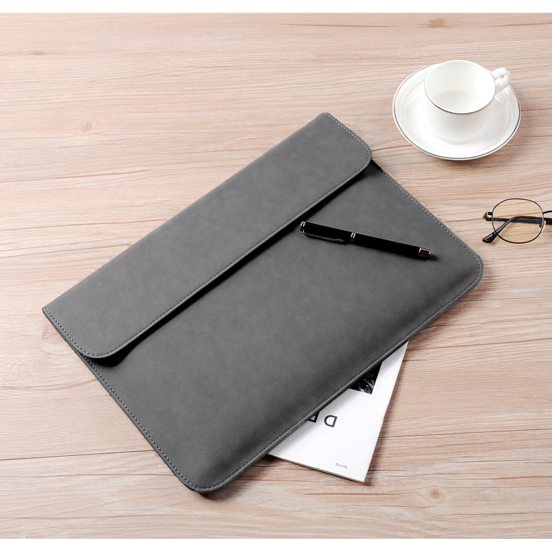 ESTUCHE DE CUERO PARA MACBOOK GRIS OSCURO 15.4