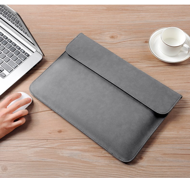 ESTUCHE DE CUERO PARA MACBOOK GRIS OSCURO 13.3