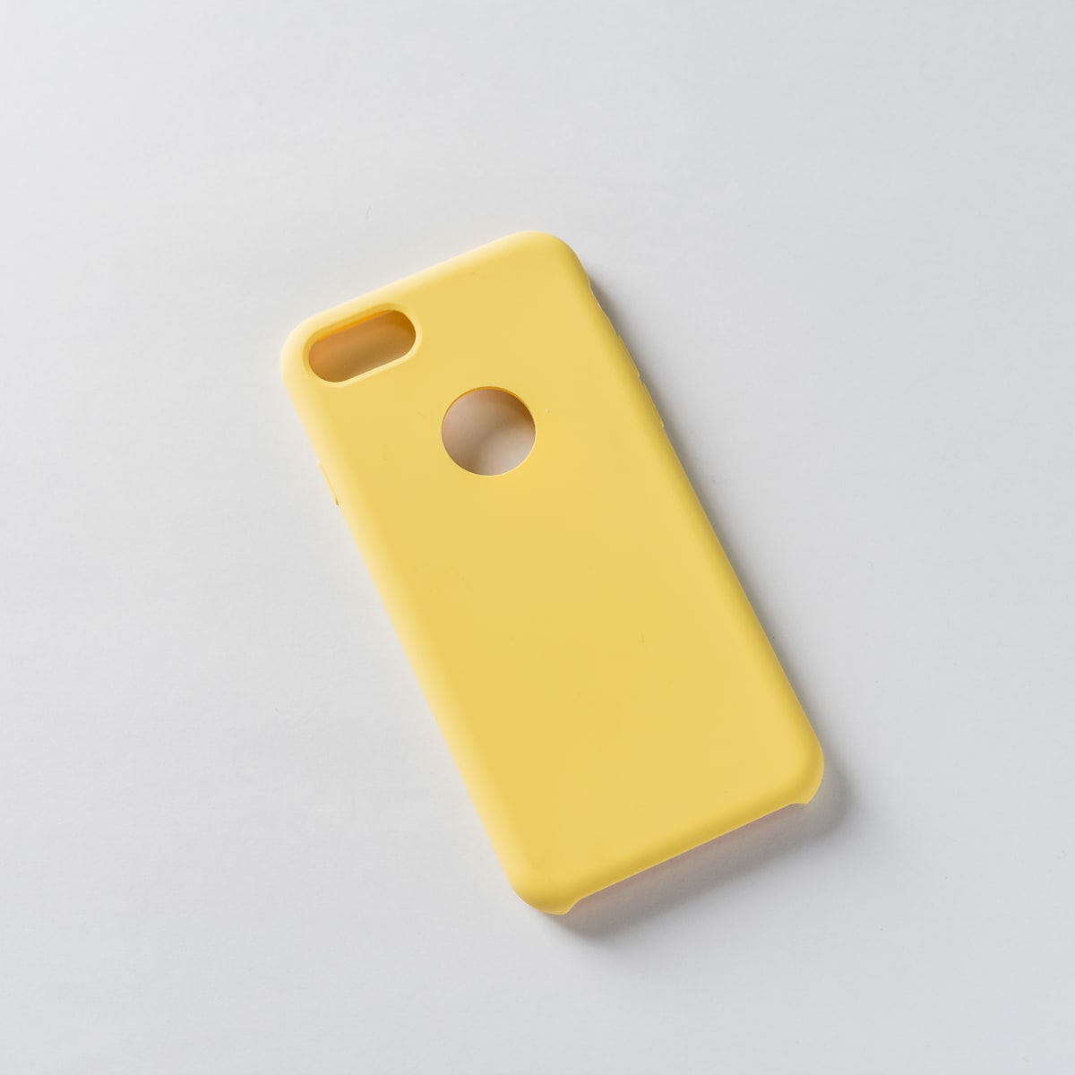 SILICONA SIN LOGO AMARILLA IPHONE 7/8/SE21