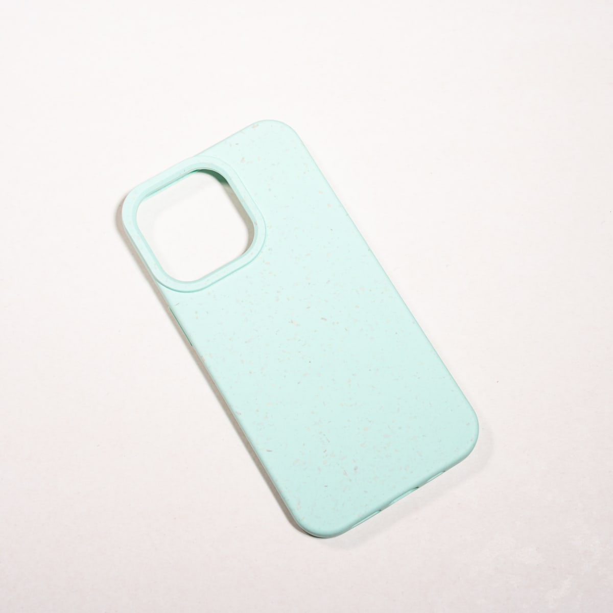 BIODEGRADABLE ANTIGOLPES VERDE AGUA IPHONE 13 PRO1