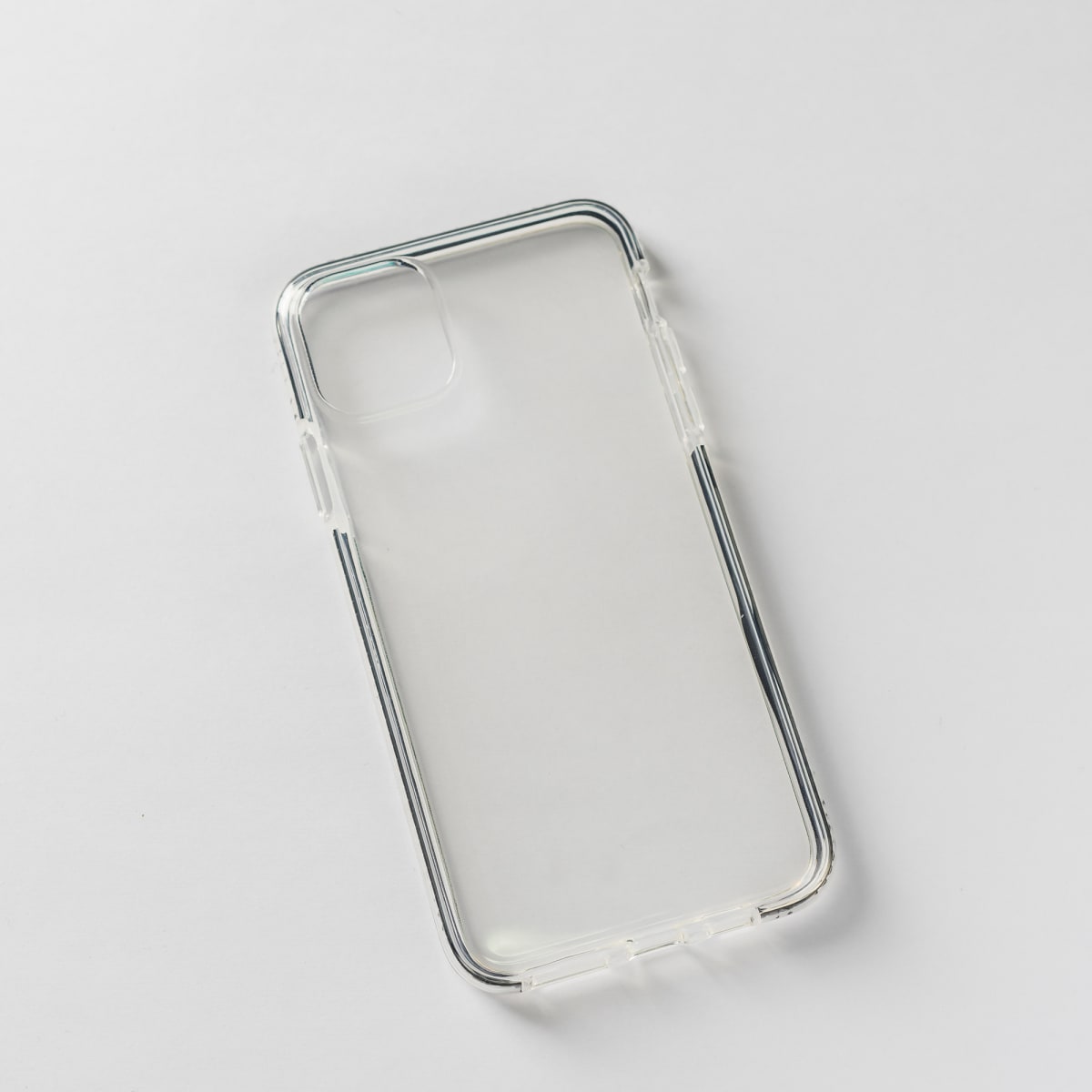 BLANDA TRANS + BORDE NEGRO IPHONE 11 PRO MAX1