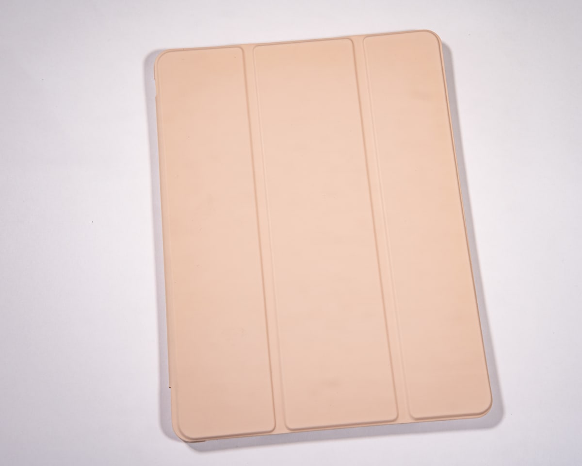 MAGNETICA CON TAPA DE CUERO ROSADO IPAD 5TA/6TA GENERACION2