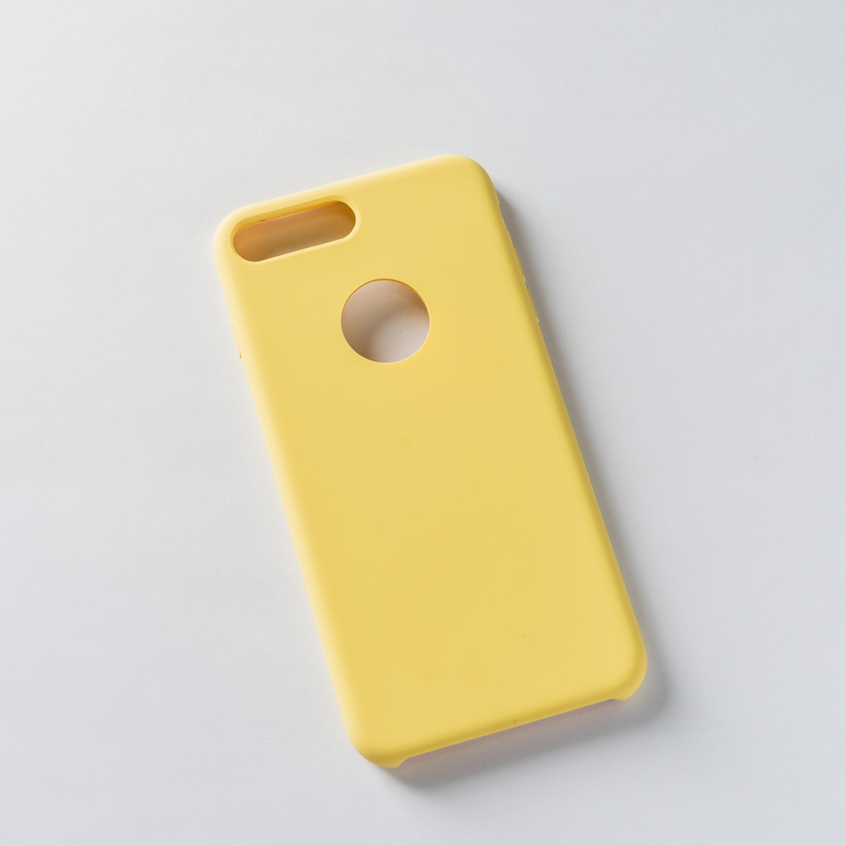 SILICONA SIN LOGO AMARILLA IPHONE 7P/8P1