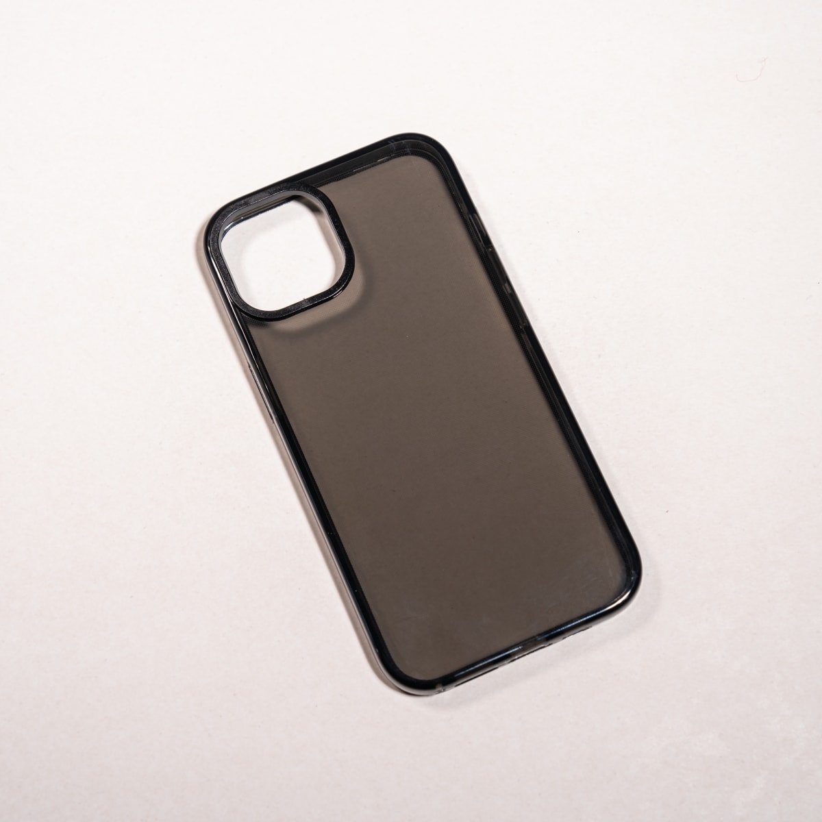 TIPO TECH 21 NEGRO IPHONE 14 PRO1