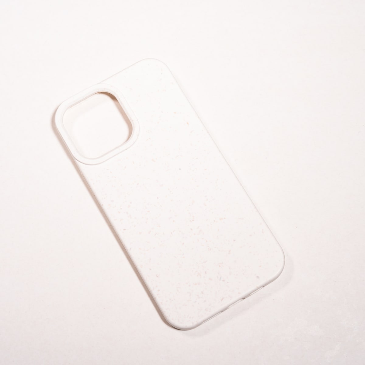 BIODEGRADABLE ANTIGOLPES BLANCO IPHONE 13 PRO MAX1