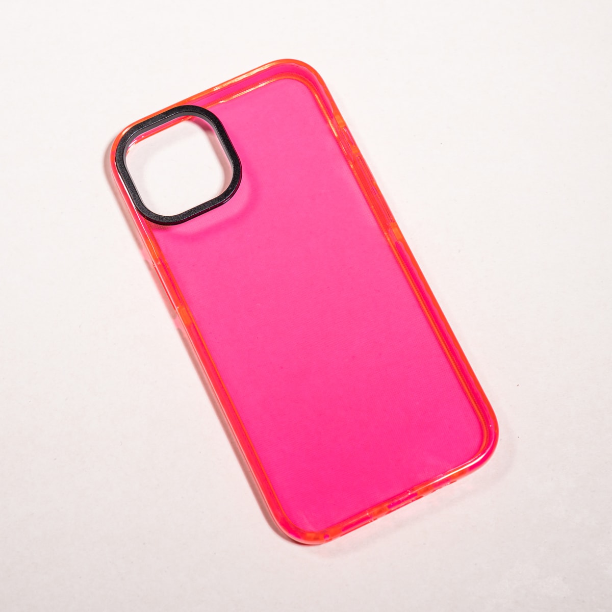 TIPO TECH 21 FUCSIA IPHONE 111