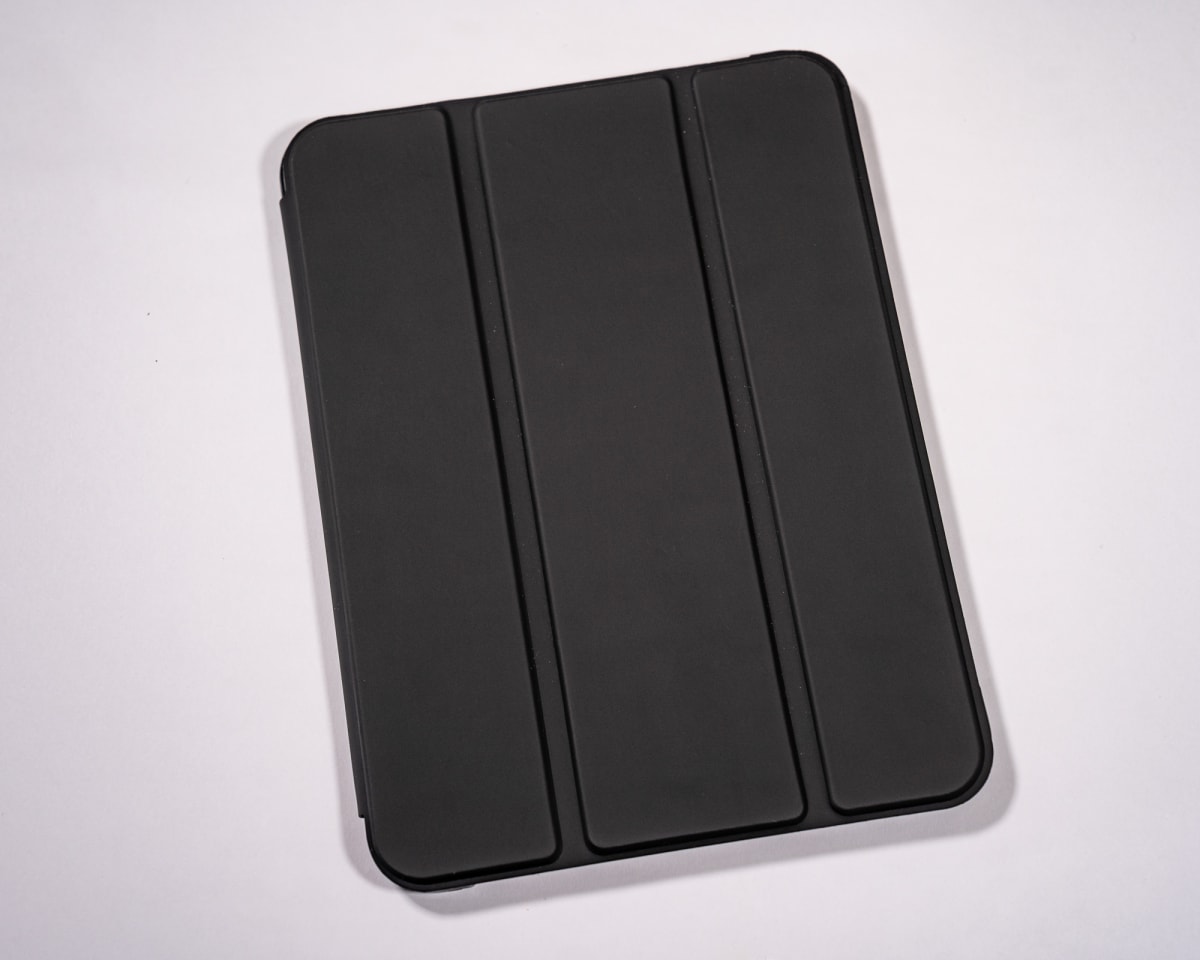 MAGNETICA CON TAPA DE CUERO NEGRO IPAD MINI 4TA/5TA GENERACION2