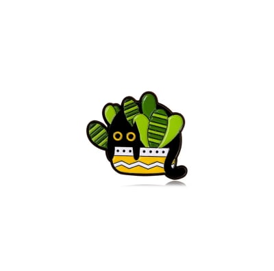 Pin esmaltado diseño de gato negro entre plantas
