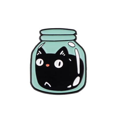 Pin esmaltado diseño de gato negro travieso en un frasco