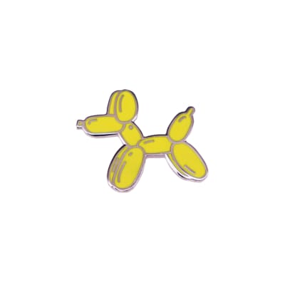 Pin esmaltado diseño de perro hecho con globos amarillos
