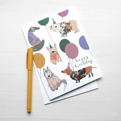 Tarjeta de cumpleaños con diseño de perros con globos ¨Happy Birthday¨