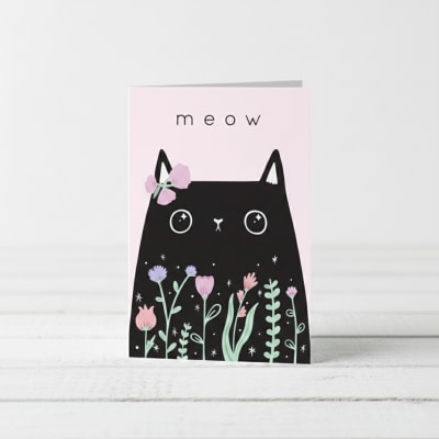 Tarjeta con diseño de gatito negro saludando ¨Meow¨