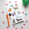 Tarjeta de cumpleaños con diseño de perros y gatos con globos ¨Feliz cumpleaños¨ 2