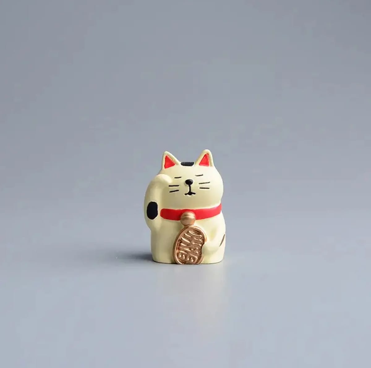 Adorno de resina de gatitos decorativos Maneki-neko o gato de la suerte3
