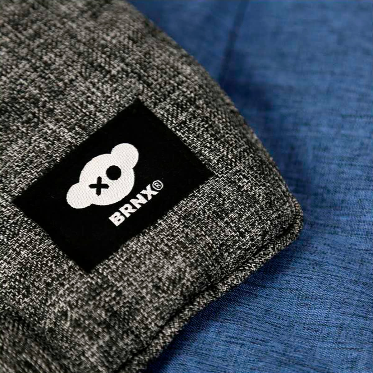 BRNX Sobrecama de botella reciclada reversible azul y gris3