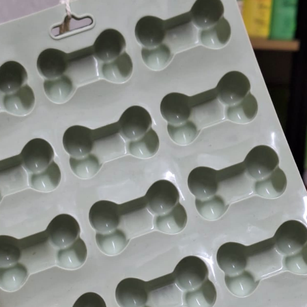 Molde de silicona con forma de huesitos2