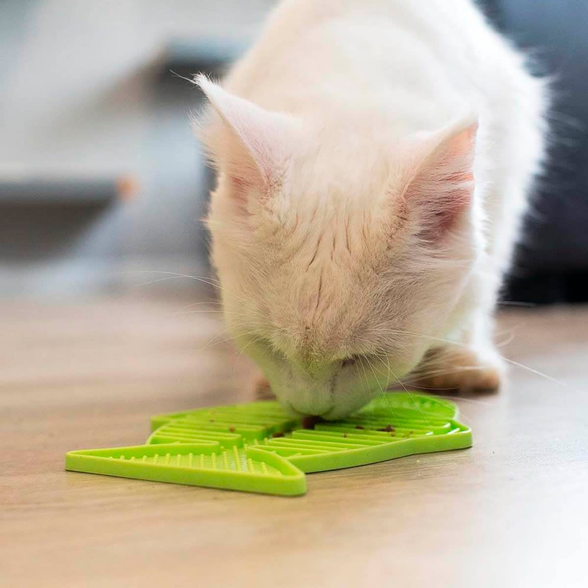 LickiMat CASPER Pink para gatos2
