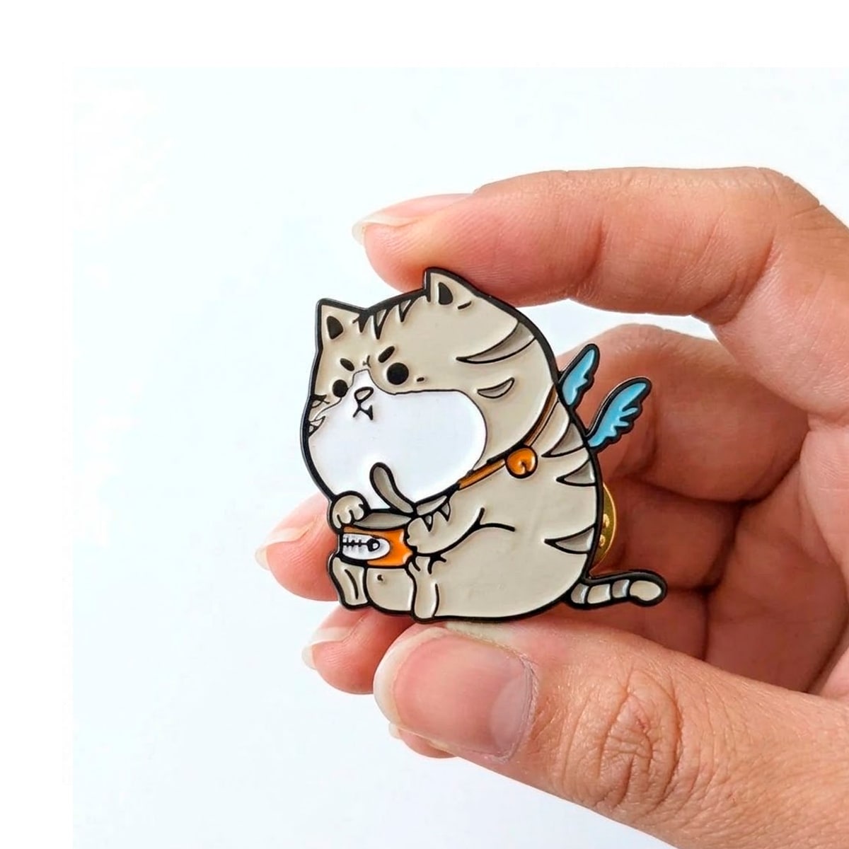 Pin esmaltado diseño de Gato con alitas2