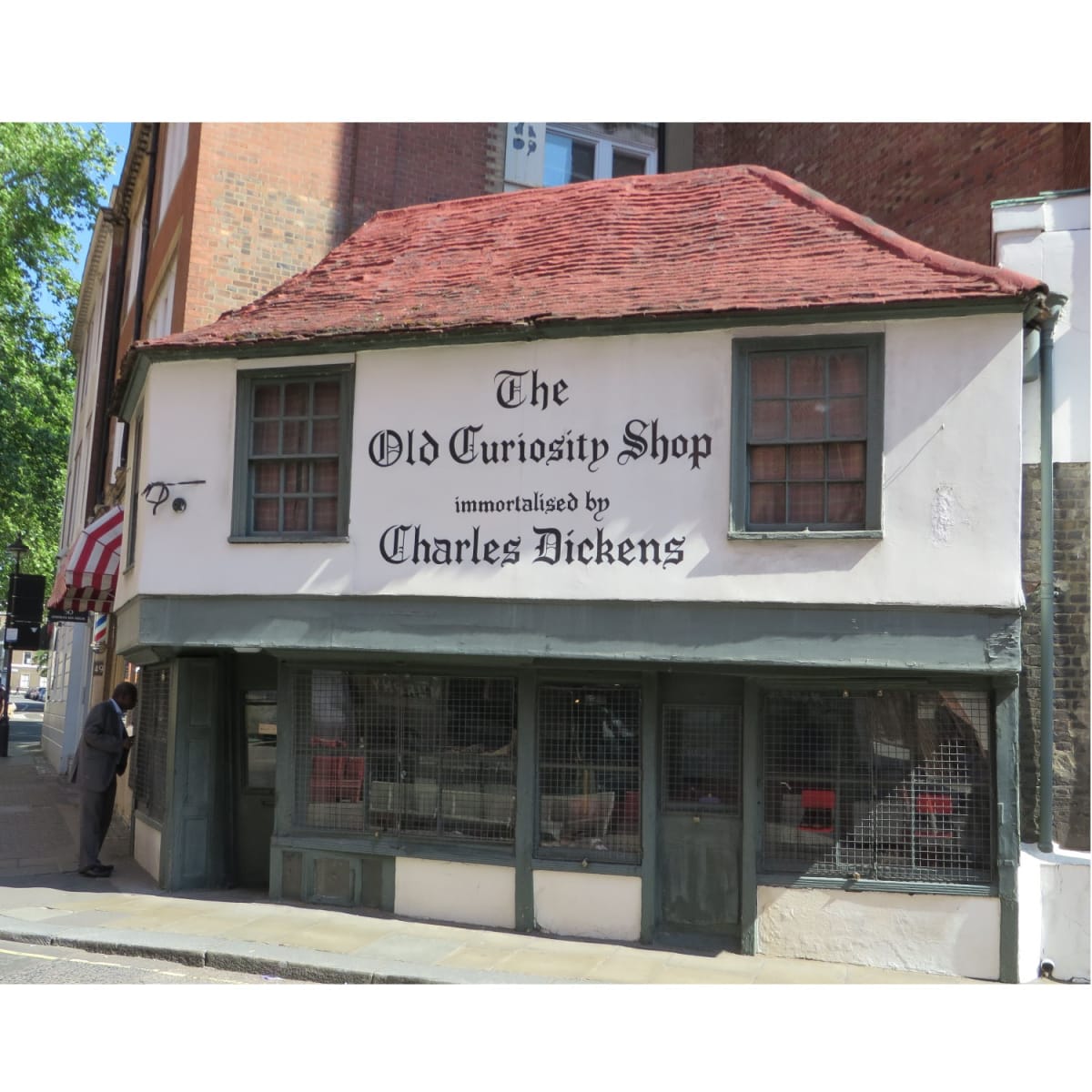 Libro La Tienda de Antigüedades -- Charles Dickens5