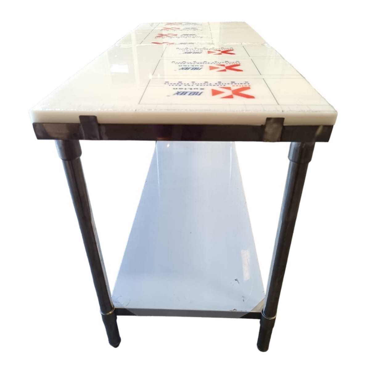 Meson de Corte de Acero Inoxidable 150x60 cm. Cubierta Plastica de 25 mm.4