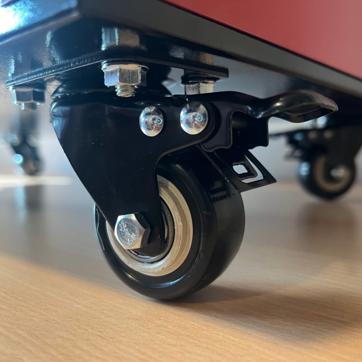 Carro de Acero para Herramientas Semi cerrado con Accesorios6