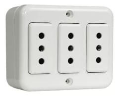 ENCHUFE HEMBRA SOBREPUESTO TRIPLE