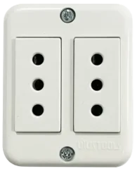 ME-TOMACORRIENTE SOBREPUESTO DOBLE 10A PC-BLANCO UYUS