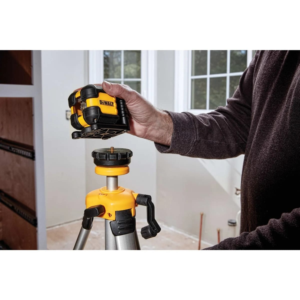 NIVEL LÁSER LÍNEA CRUZADA ROJA 11HV DEWALT DW08802CG5