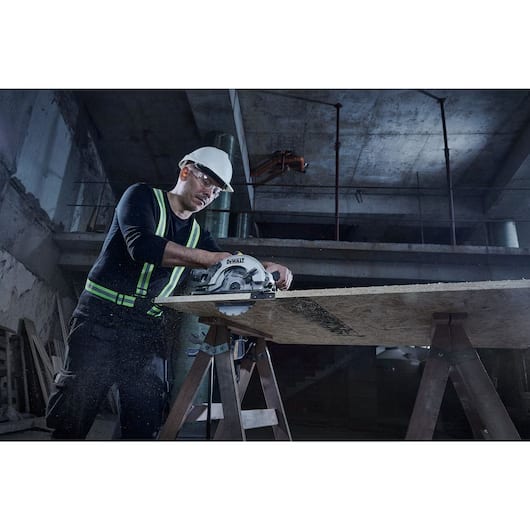 SIERRA CIRCULAR 7 1/4'' 1.500W |INCLUYE (1) LLAVE DE AJUSTE DWE5615-B26