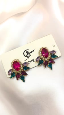 ARETES PEDRERIA FUCSIA Y VERDE 2589