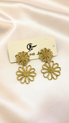 ARETE BEIGE DOS FLORES BASE DORADA PAPEL ESPECIAL 26371