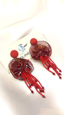 ARETE ROJO CAPARAZÓN DORADO TUL Y PEDRERIA 10471