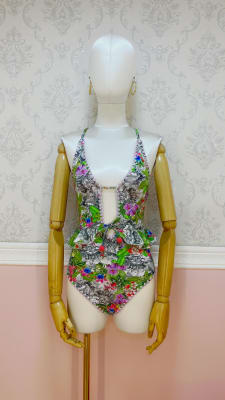 ENTERIZO CROCHE LYRIS LILA FLORES VERDE. NEGRO Y FUCSIA1