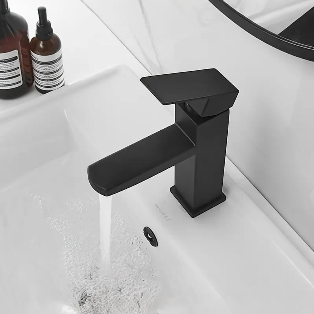 Llave Lavamano Negro Cuadrada 19014-54