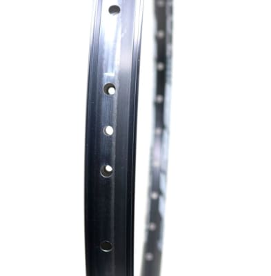 Llanta Weinmann U32 TL 29 Asimétrica Ojetillos 32H Presta Negro