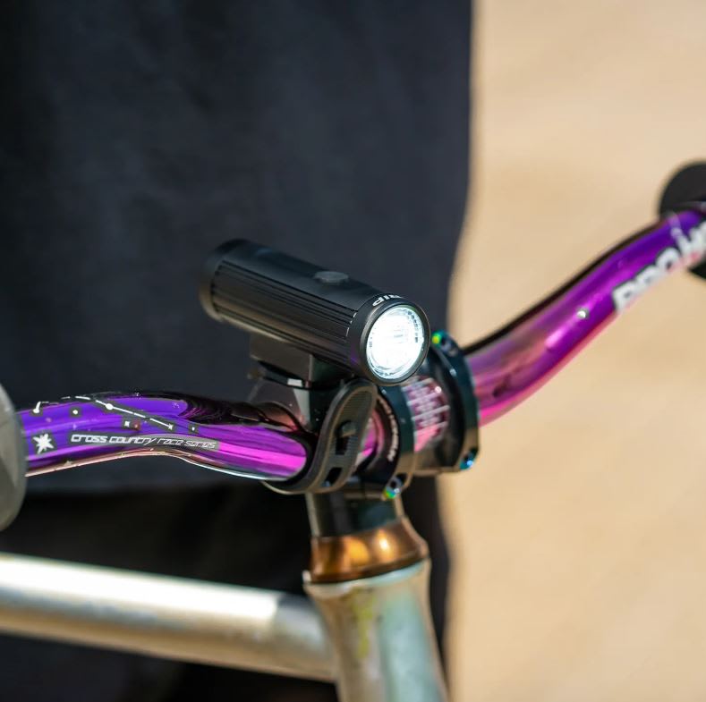 LUZ DELANTERA USB TRIP EXPLORER 700 LM6