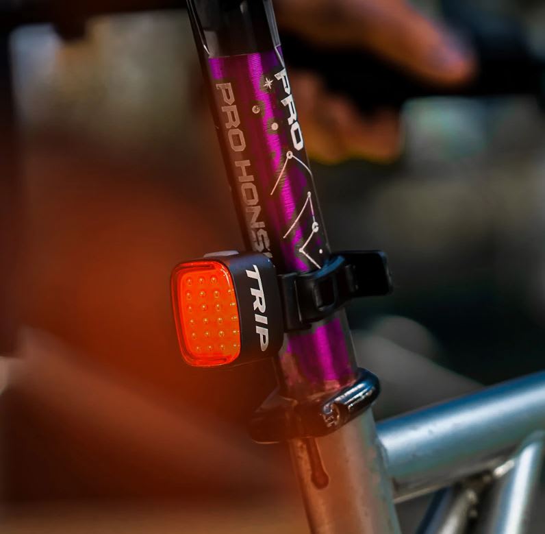 LUZ TRASERA USB TRIP GT4