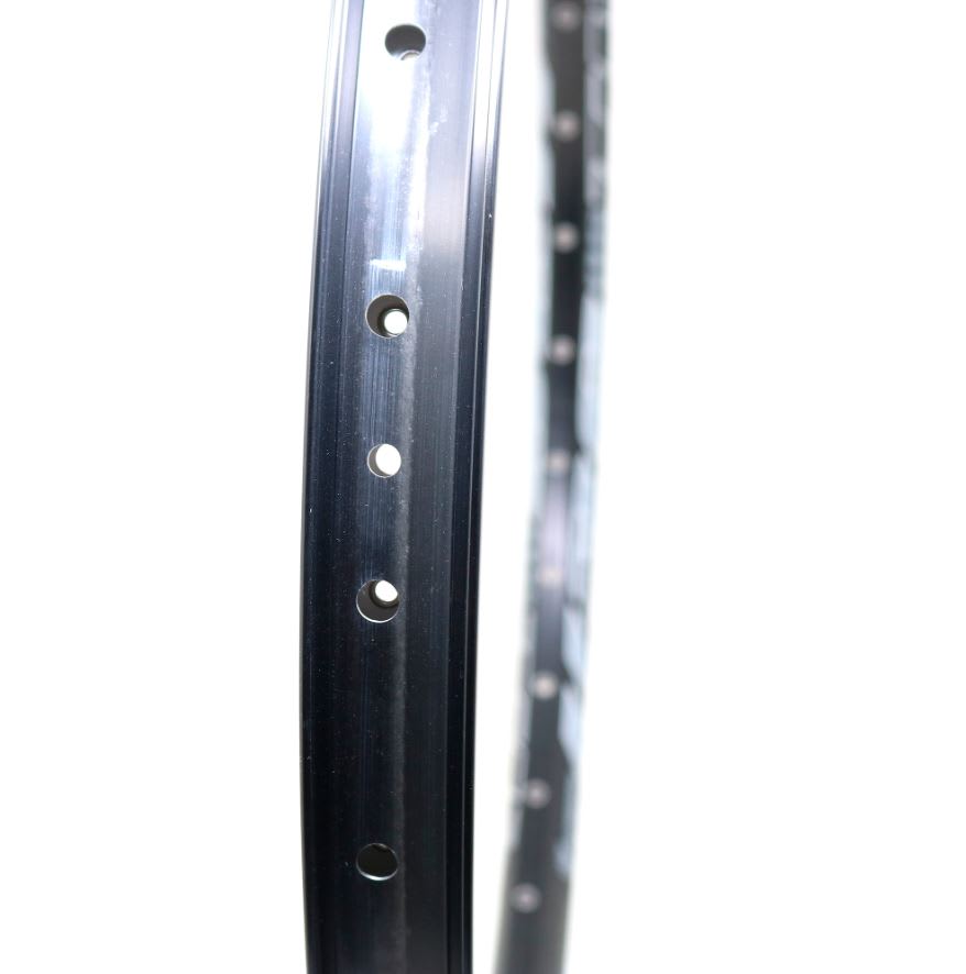 Llanta Weinmann U36 TL 27.5 Asimétrica Ojetillos 32H Presta Negro1