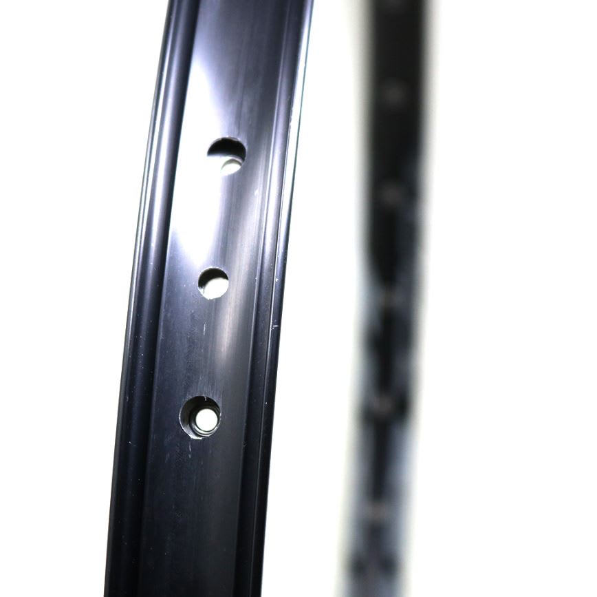 Llanta Weinmann U32 TL 29 Ojetillos 32H Presta Negro1