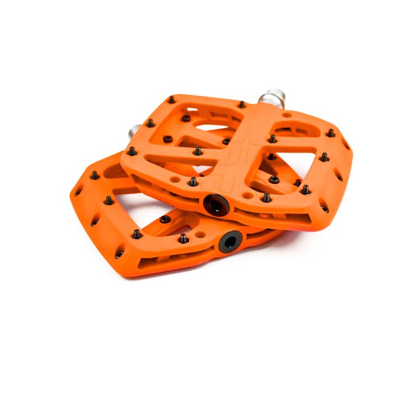 Pedal E - Thirteen E.13 Plataforma Base Composite 22 Pins Naranja1