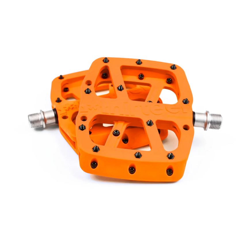 Pedal E - Thirteen E.13 Plataforma Base Composite 22 Pins Naranja2