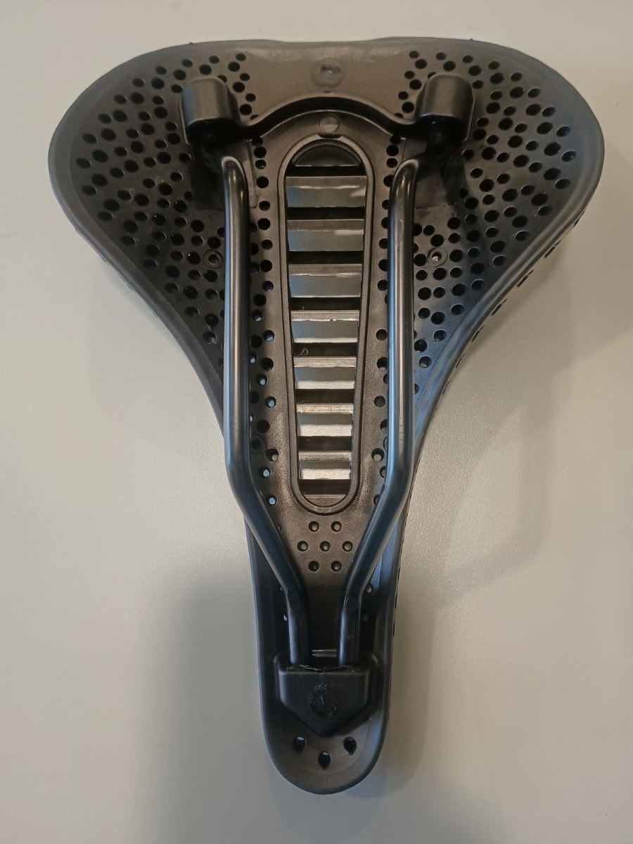 ASIENTO 3D GATI PERFORADO BLACK4