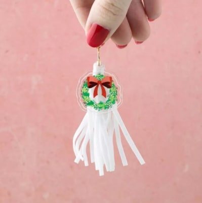 Tassels con Colgante Acrílico Evergreen & Holly Vicki Boutin