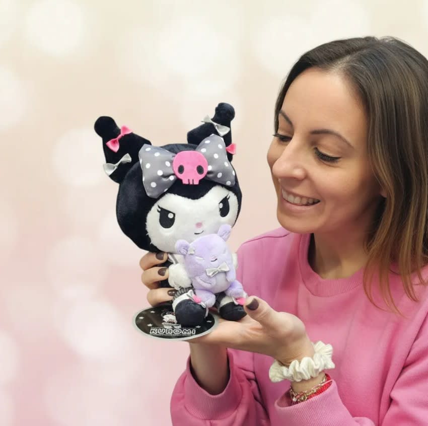 Peluche Kuromi Serie Dainty Doll Black Sanrio Original 22cm2