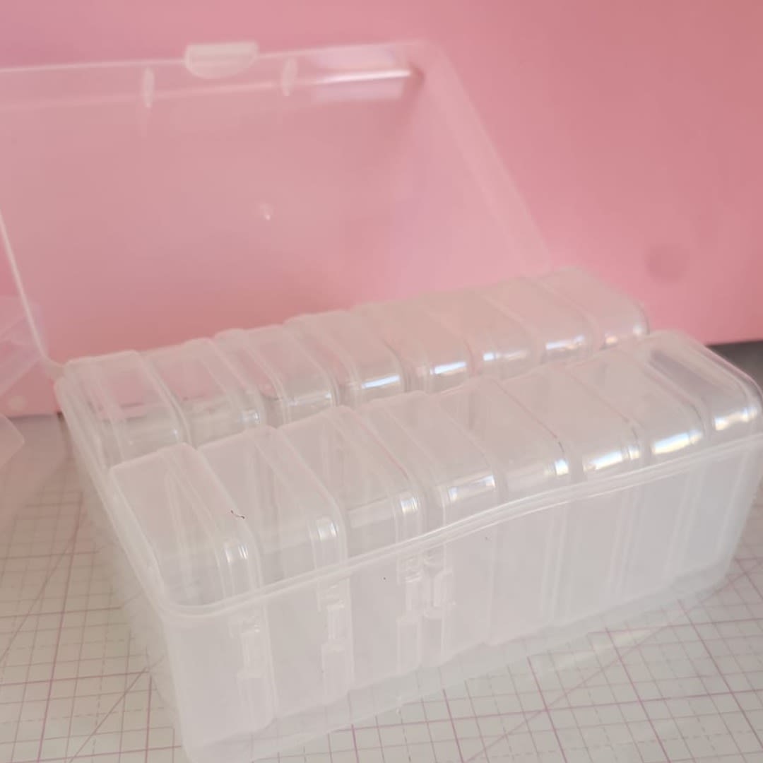 ENVASE PLASTICO 7x17x11CM con 16 Cajitas de 2x6x4cm2